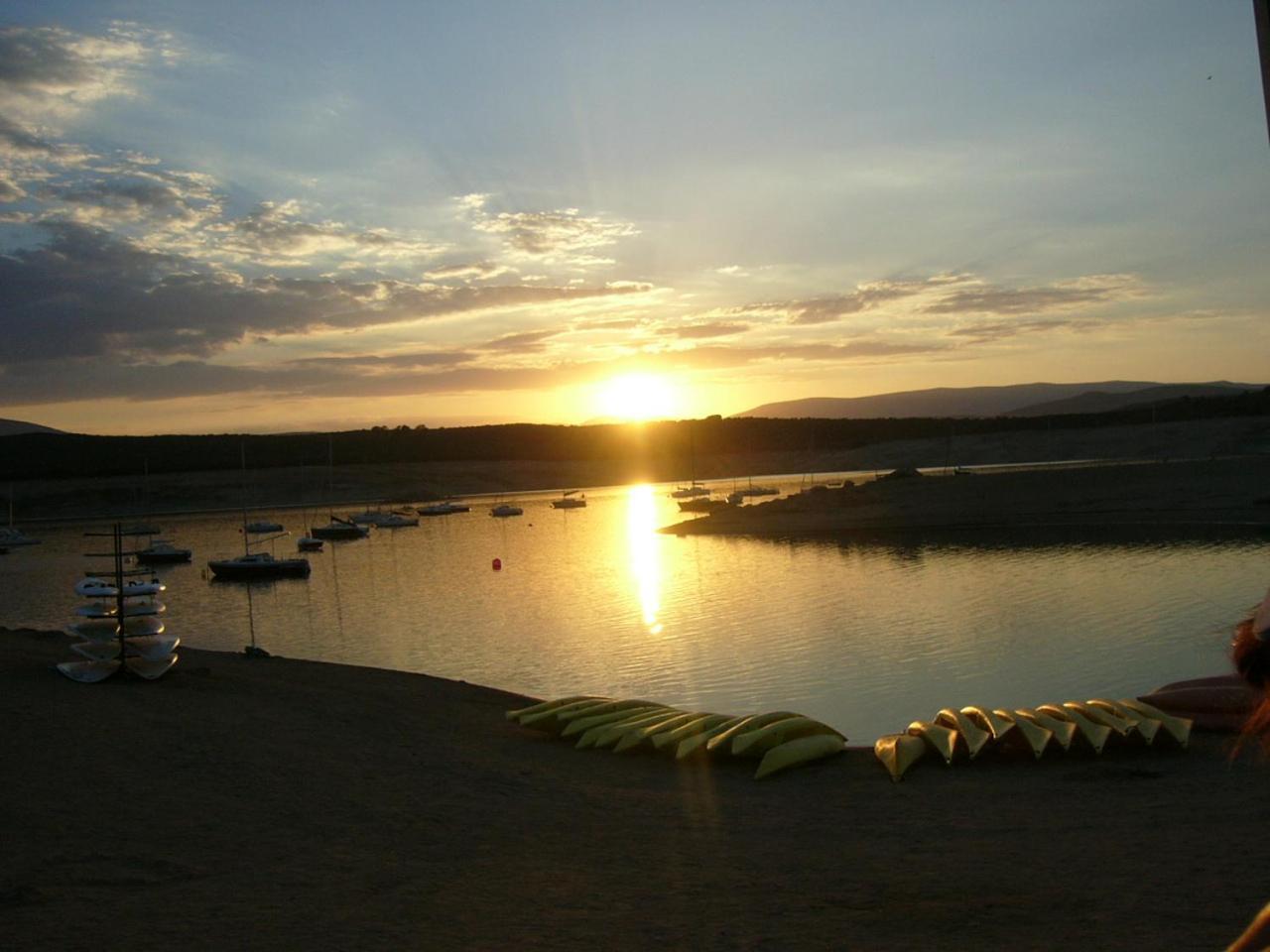 Camping De Cervera De Buitrago Eksteriør bilde
